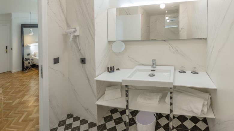 <b>SH Ingles Hotel Room</b>. Images powered by <a href="https://www.leonardoworldwide.com/" title="Leonardo Worldwide" target="_blank">Leonardo</a>.