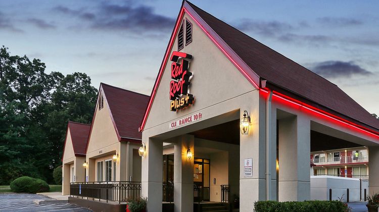 Red Roof PLUS+ Washington DC - Rockville Exterior