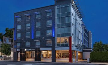 Holiday Inn Express/Stes Holland Tunnel