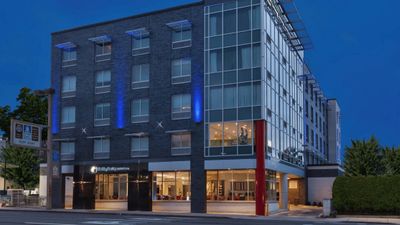 Holiday Inn Express/Stes Holland Tunnel