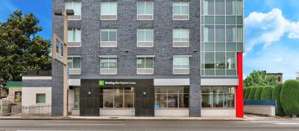 Holiday Inn Express/Stes Holland Tunnel Exterior