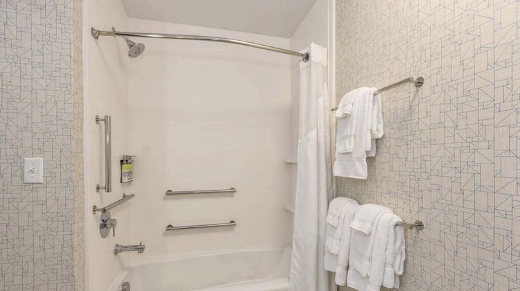 Holiday Inn Express/Stes Holland Tunnel Room