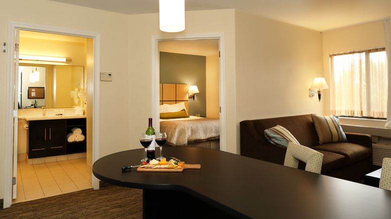 <b>Candlewood Suites East Lansing Room</b>. Images powered by <a href="https://www.leonardoworldwide.com/" title="Leonardo Worldwide" target="_blank">Leonardo</a>.