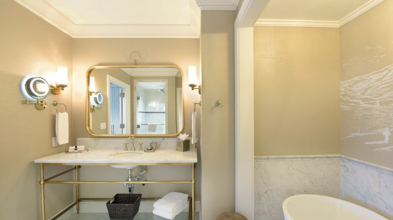 <b>Omni Mount Washington Resort & Spa Room</b>. Images powered by <a href="https://www.leonardoworldwide.com/" title="Leonardo Worldwide" target="_blank">Leonardo</a>.