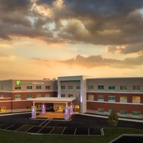 Holiday Inn Express & Suites Lockport