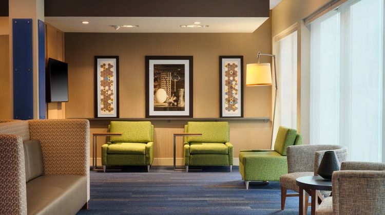 Holiday Inn Express & Suites Lockport Lobby