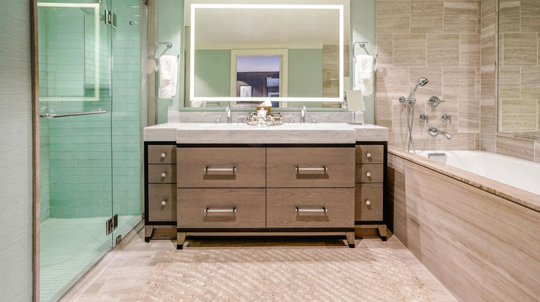 <b>Hotel Amarano Burbank-Hollywood Room</b>. Images powered by <a href="https://www.leonardoworldwide.com/" title="Leonardo Worldwide" target="_blank">Leonardo</a>.
