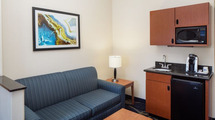 Holiday Inn Express/Suites Midland Loop Suite