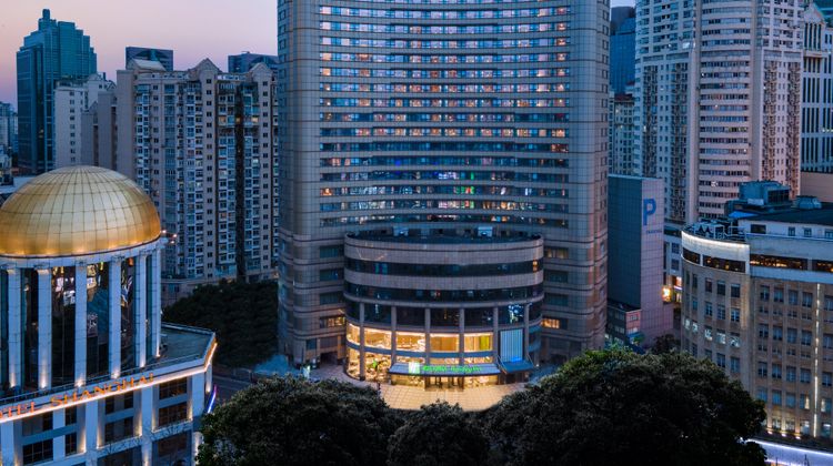 Holiday Inn Shanghai Nanjing Road Exterior