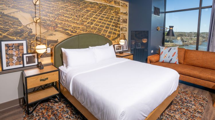 Hotel Indigo Columbus at Riverfront Pl Room