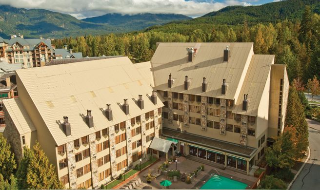 The Mountainside Lodge Exterior
