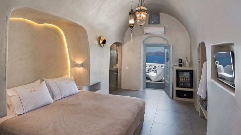 <b>Athina Luxury Suites Room</b>. Images powered by <a href="https://www.leonardoworldwide.com/" title="Leonardo Worldwide" target="_blank">Leonardo</a>.