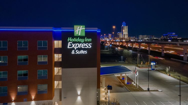 Holiday Inn Express & Stes Memorial City Exterior