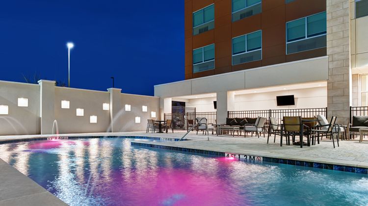 Holiday Inn Express & Stes Memorial City Pool