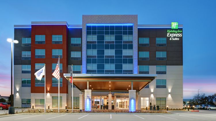 Holiday Inn Express & Stes Memorial City Exterior