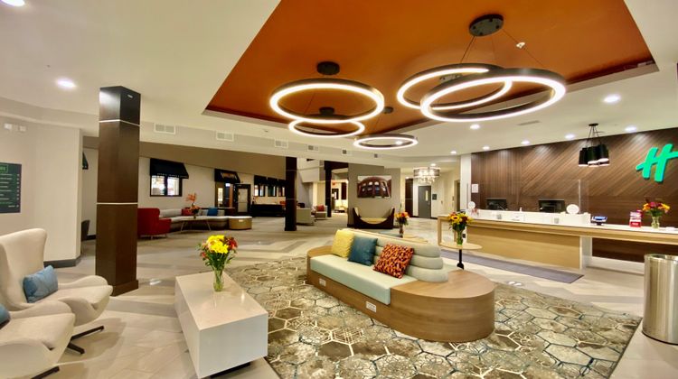 Holiday Inn St. Louis-Creve Coeur Lobby
