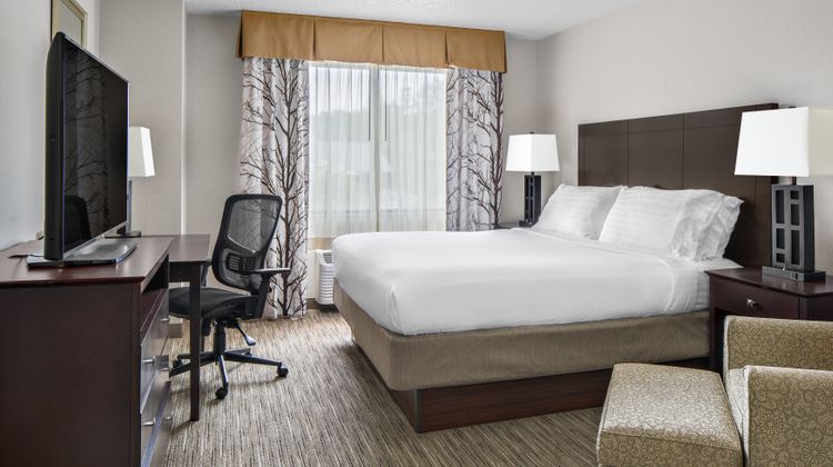 Holiday Inn Express Grove City Room