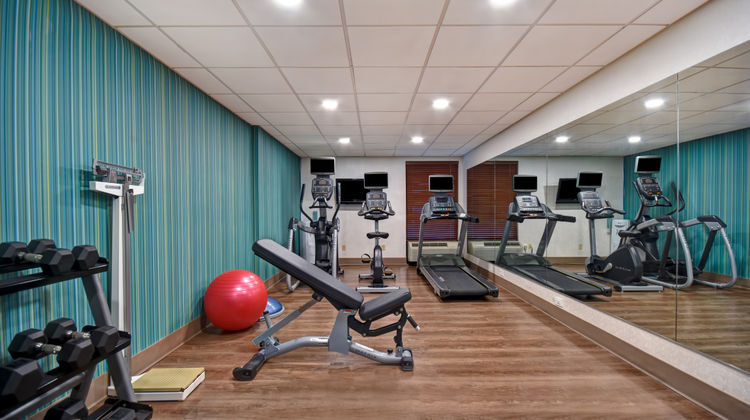 Holiday Inn Express & Stes Memorial City Health Club