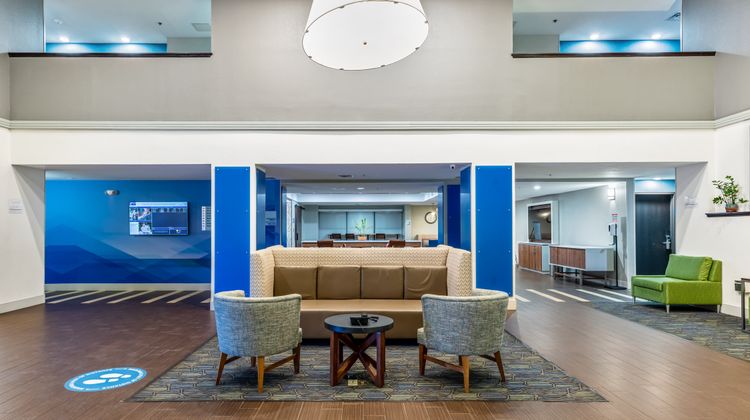 Holiday Inn Express Harlingen Lobby
