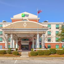 Holiday Inn Express & Suites Gulf Shores