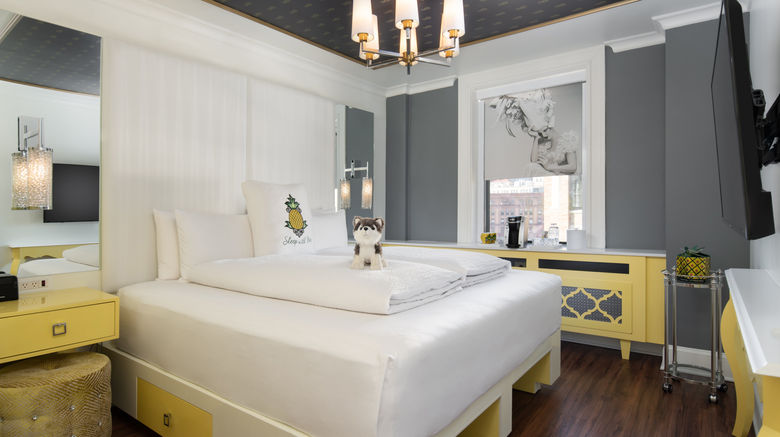 <b>Staypineapple Boston Room</b>. Images powered by <a href="https://www.leonardoworldwide.com/" title="Leonardo Worldwide" target="_blank">Leonardo</a>.