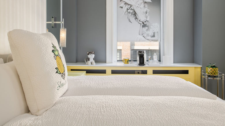<b>Staypineapple Boston Room</b>. Images powered by <a href="https://www.leonardoworldwide.com/" title="Leonardo Worldwide" target="_blank">Leonardo</a>.