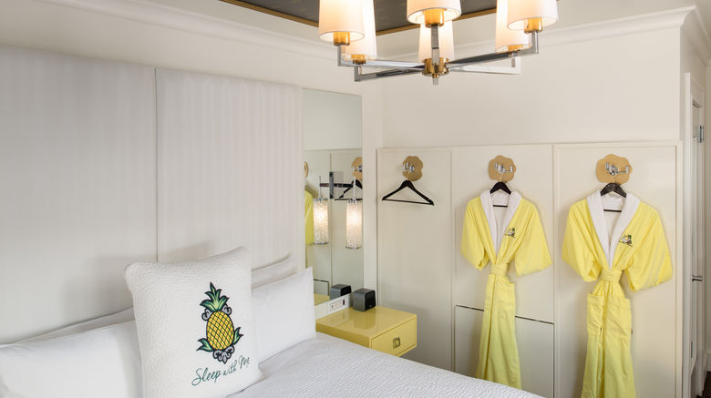 <b>Staypineapple Boston Room</b>. Images powered by <a href="https://www.leonardoworldwide.com/" title="Leonardo Worldwide" target="_blank">Leonardo</a>.