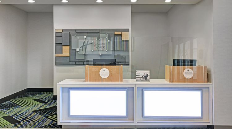 Holiday Inn Express Hotel & Suites Lobby