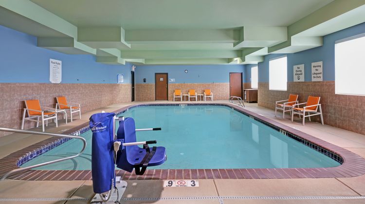 Holiday Inn Express Hotel & Suites Pool