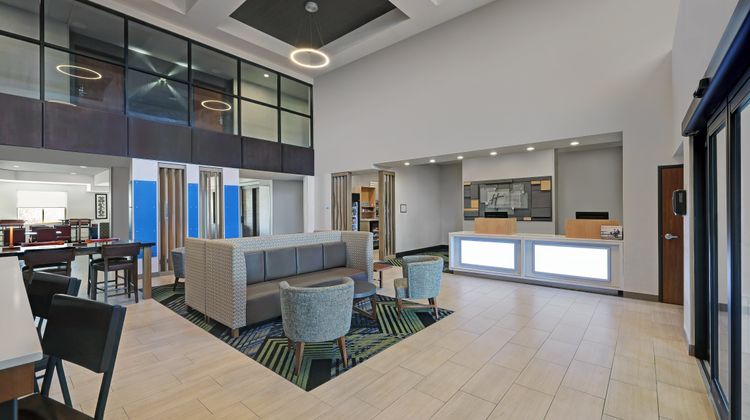 Holiday Inn Express Hotel & Suites Lobby