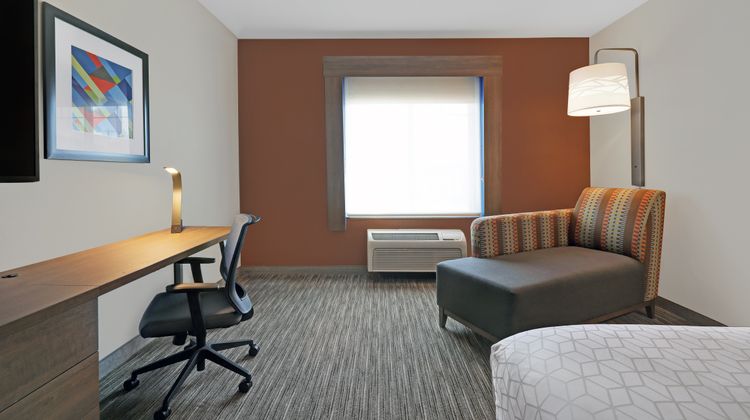 Holiday Inn Express Hotel & Suites Room