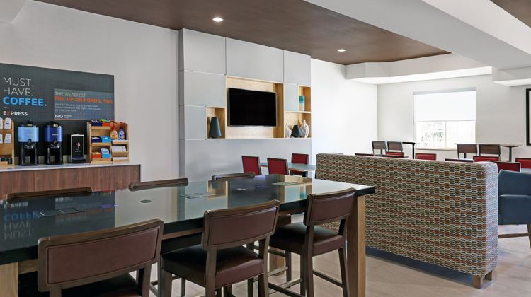 Holiday Inn Express Hotel & Suites Lobby