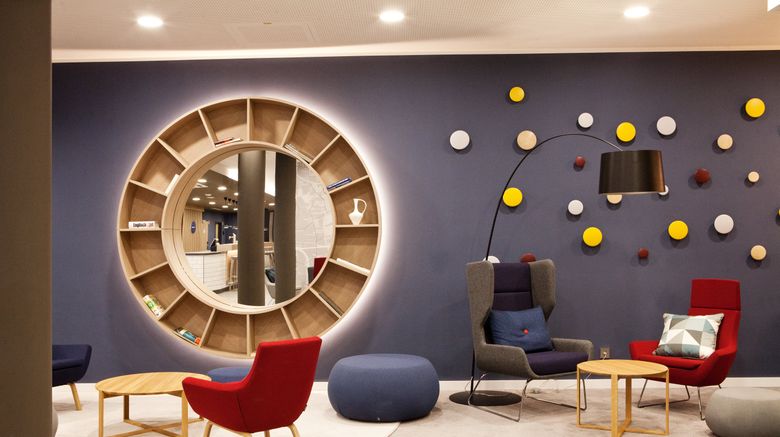 <b>Holiday Inn Express Munich-Olching Lobby</b>. Images powered by <a href="https://www.leonardoworldwide.com/" title="Leonardo Worldwide" target="_blank">Leonardo</a>.