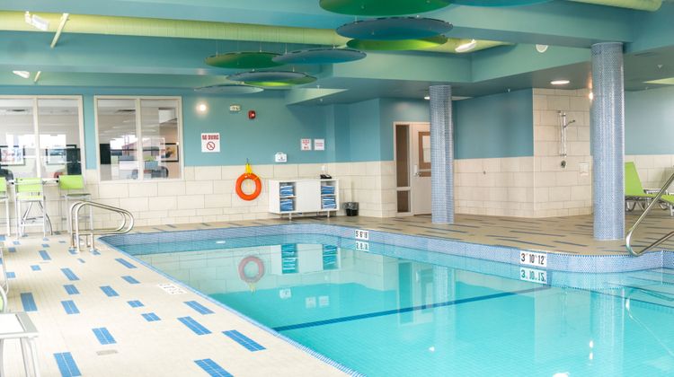 Holiday Inn Express & Suites Brandon Pool