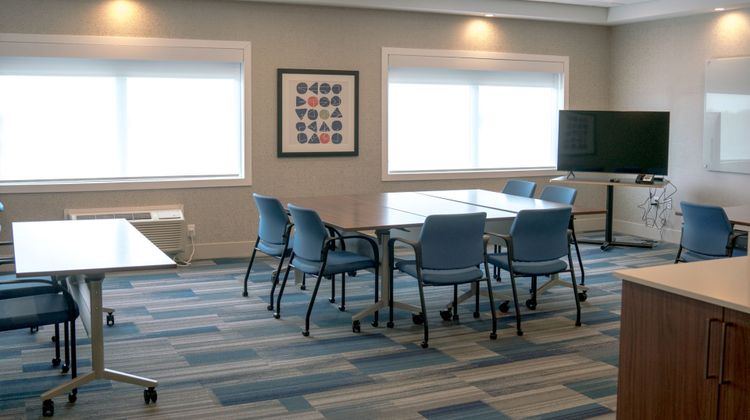 Holiday Inn Express & Suites Brandon Meeting