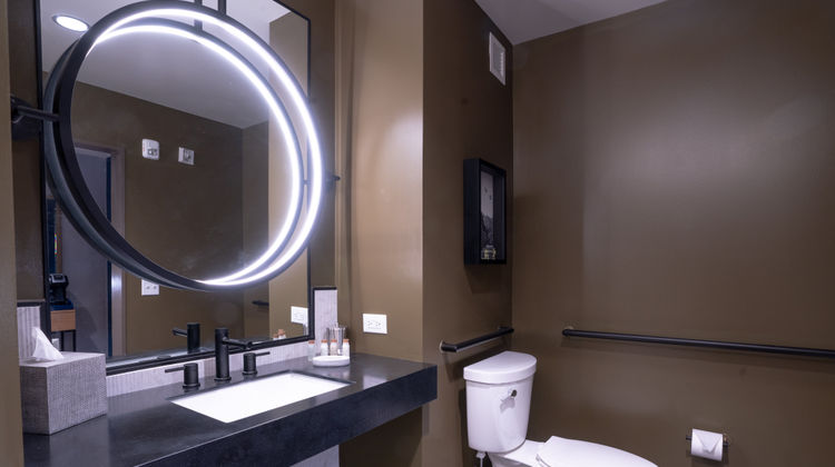 Hotel Indigo Columbus at Riverfront Pl Room
