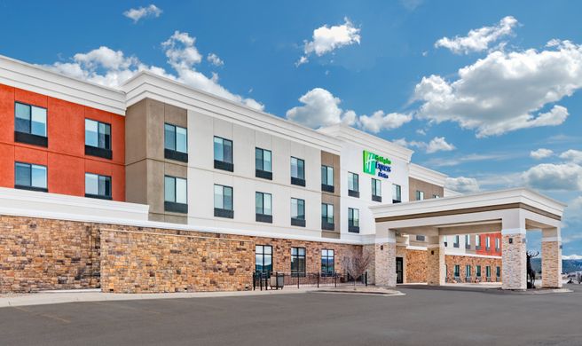 Holiday Inn Trinidad Exterior