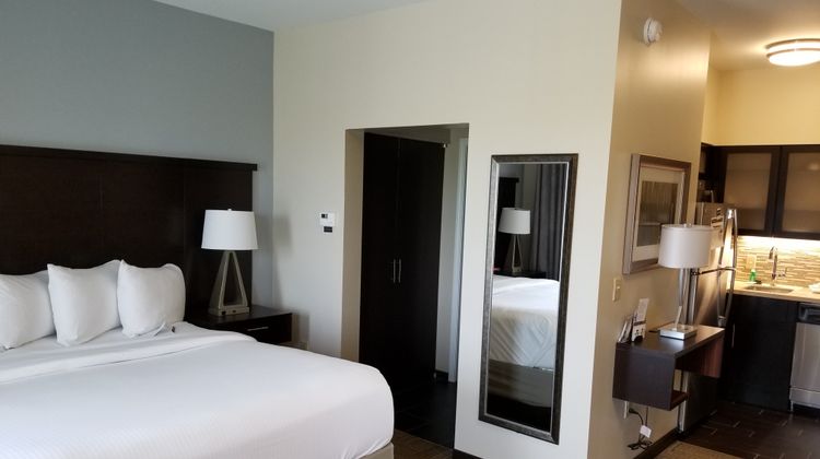 Staybridge Suites Toledo-Rossford Room