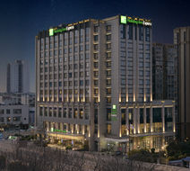 Holiday Inn Express Chengdu Huanhuaxi Exterior