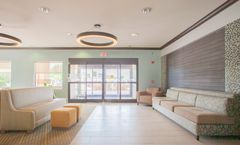Holiday Inn Express Hotel & Suites