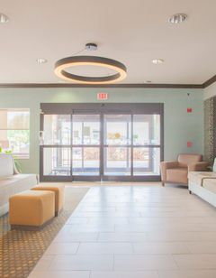 Holiday Inn Express Hotel & Suites