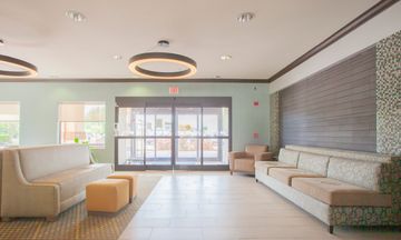 Holiday Inn Express Hotel & Suites