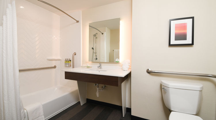 Holiday Inn Fredericksburg Conf Center Room