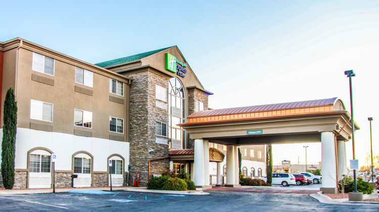 Holiday Inn Express Hotel & Suites Exterior