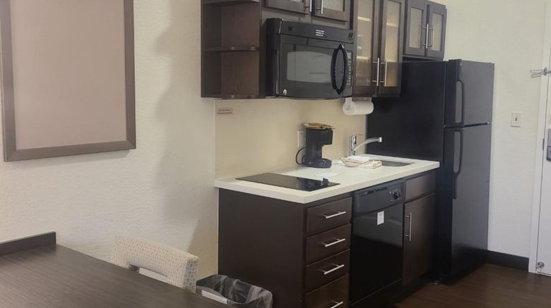<b>Candlewood Suites Bismarck Room</b>. Images powered by <a href="https://www.leonardoworldwide.com/" title="Leonardo Worldwide" target="_blank">Leonardo</a>.