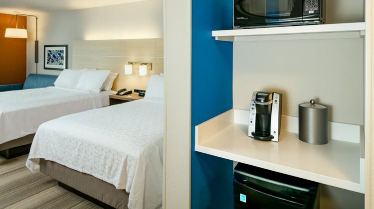 Holiday Inn Express & Suites Medford Suite