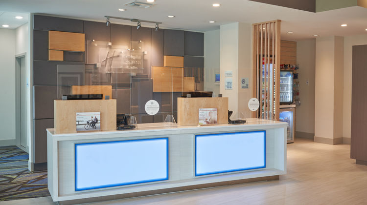 Holiday Inn Express & Suites Doral Lobby