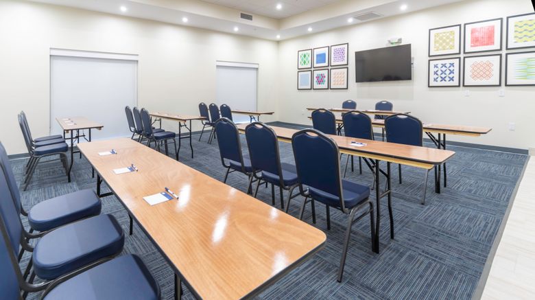 <b>Holiday Inn Express & Suites Airport Meeting</b>. Images powered by <a href="https://www.leonardoworldwide.com/" title="Leonardo Worldwide" target="_blank">Leonardo</a>.