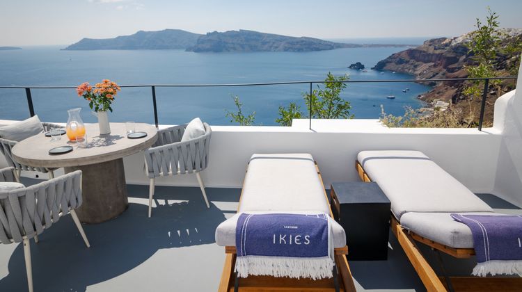 Ikies Santorini Room