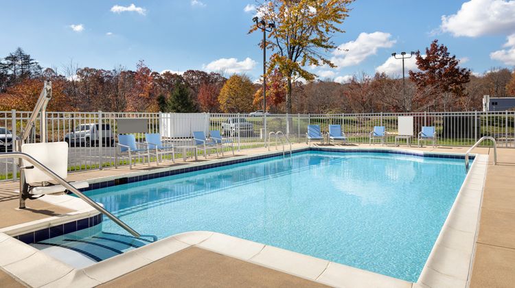 Holiday Inn Quantico Center Pool